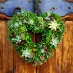Heart-Living-Wreath_LIFESTYLE01