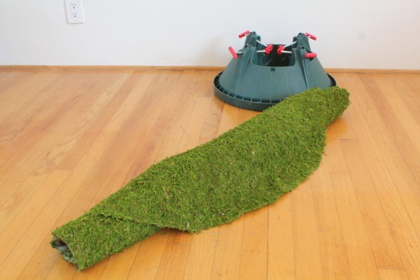 Rolled Moss Christmas Tree Skirt Stand