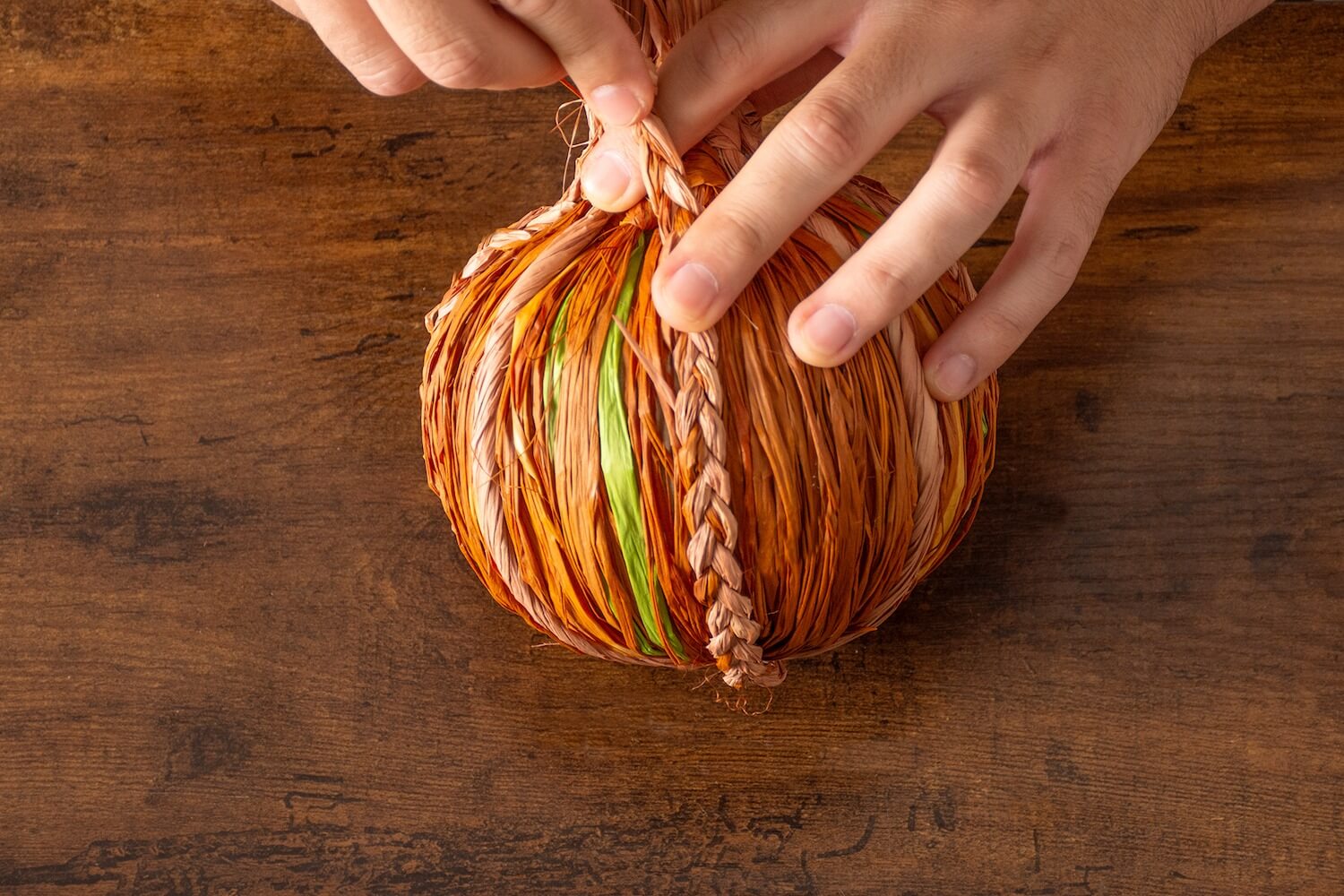 How to Make a Raffia Pumpkin - SuperMoss